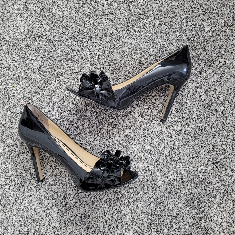 Enzo Angiolini black leather pumps, size 6, late 90s-early 2000s vintage y2k